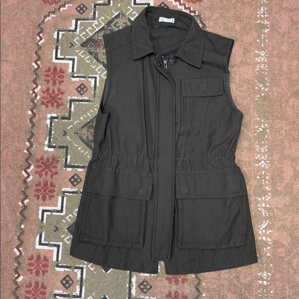 Gentle Fawn Women's Army Green Sleeveless Vest